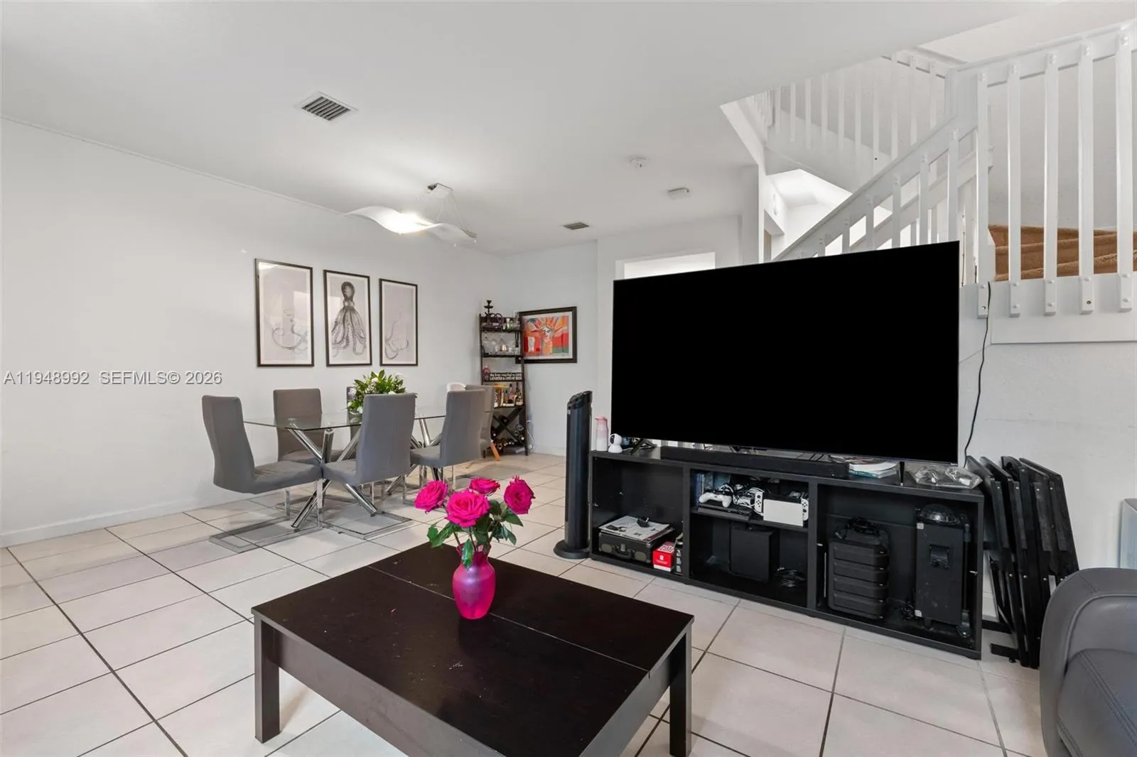 582 NE 207th St, Miami FL 33179