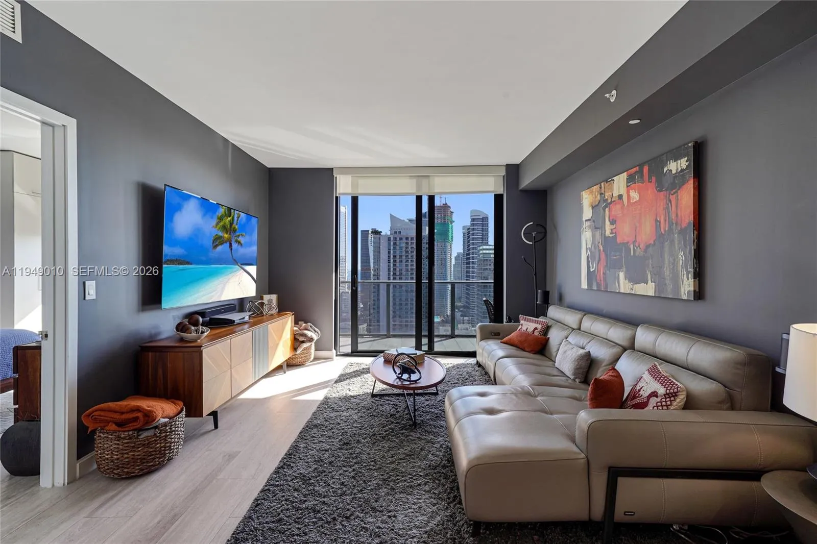 1 bedroom 2 bath for sale at 45 SW 9th St # 3405, Miami FL 33130