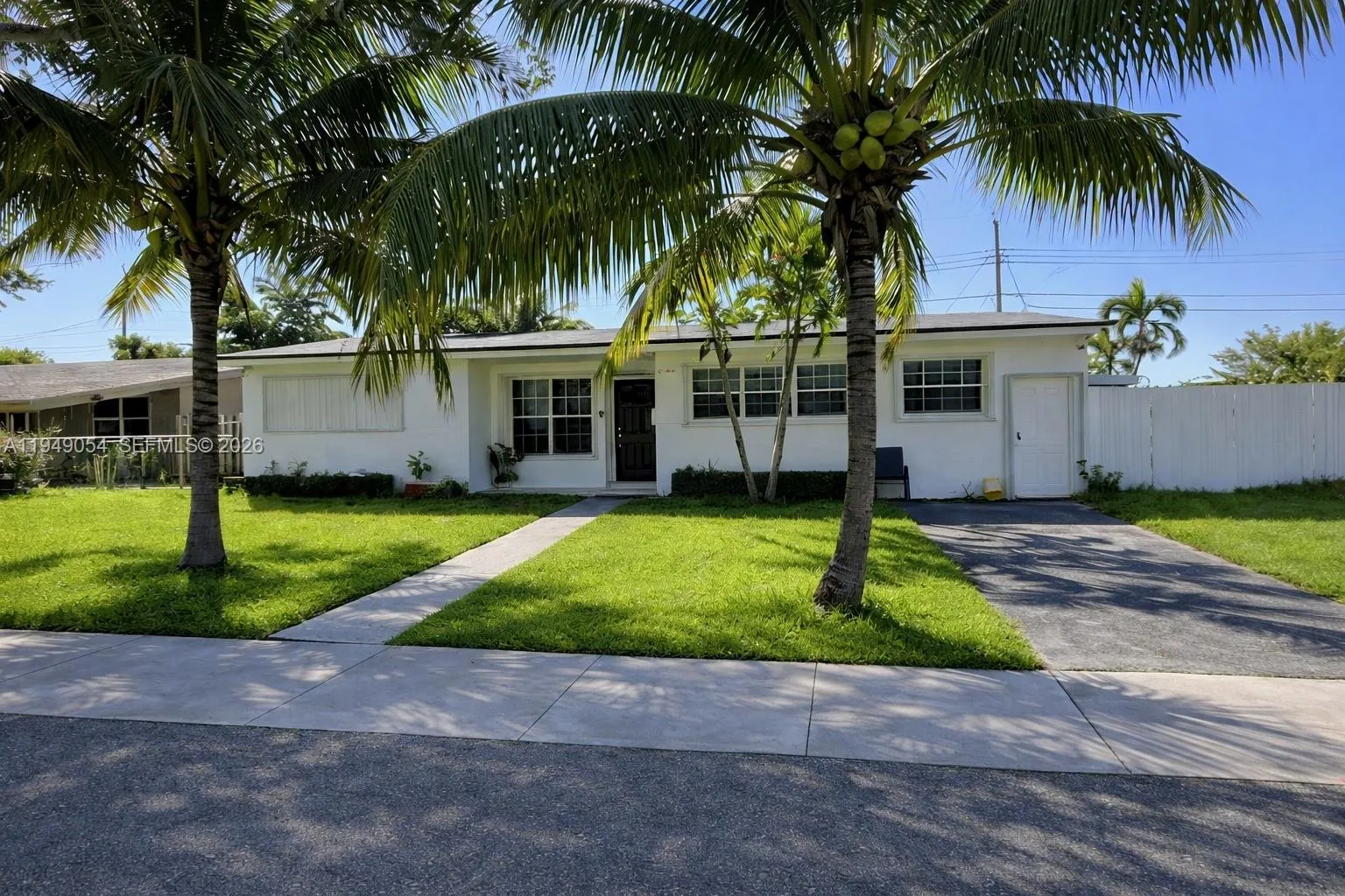 5 bedroom 4 bath for sale at 1140 NE 196th Ter, Miami FL 33179