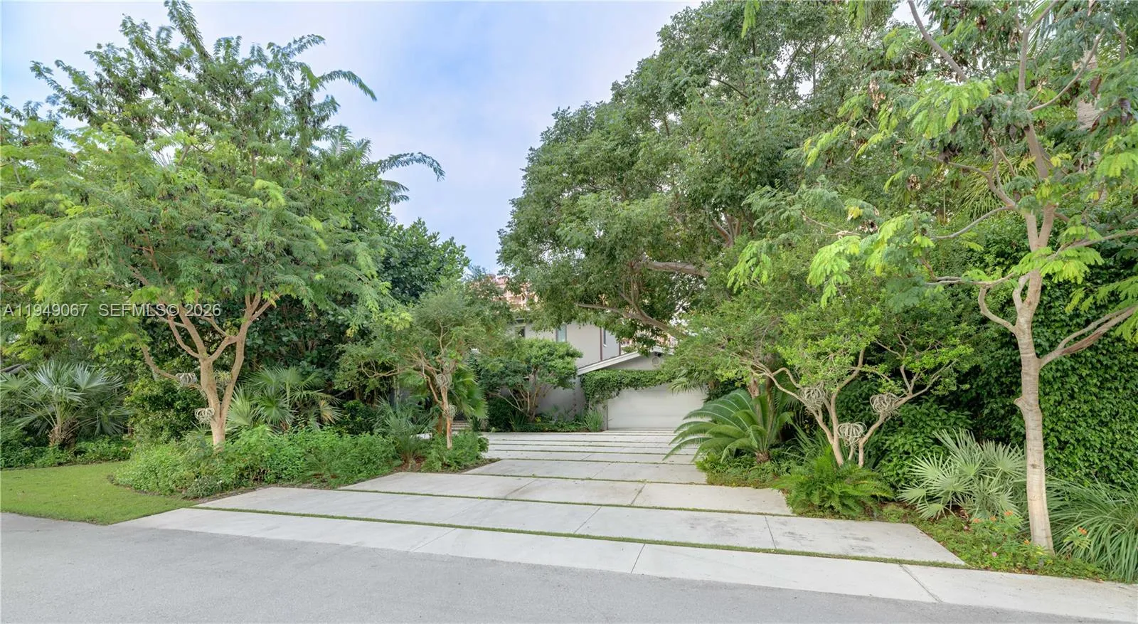 6840 Sunrise Pl, Coral Gables FL 33133
