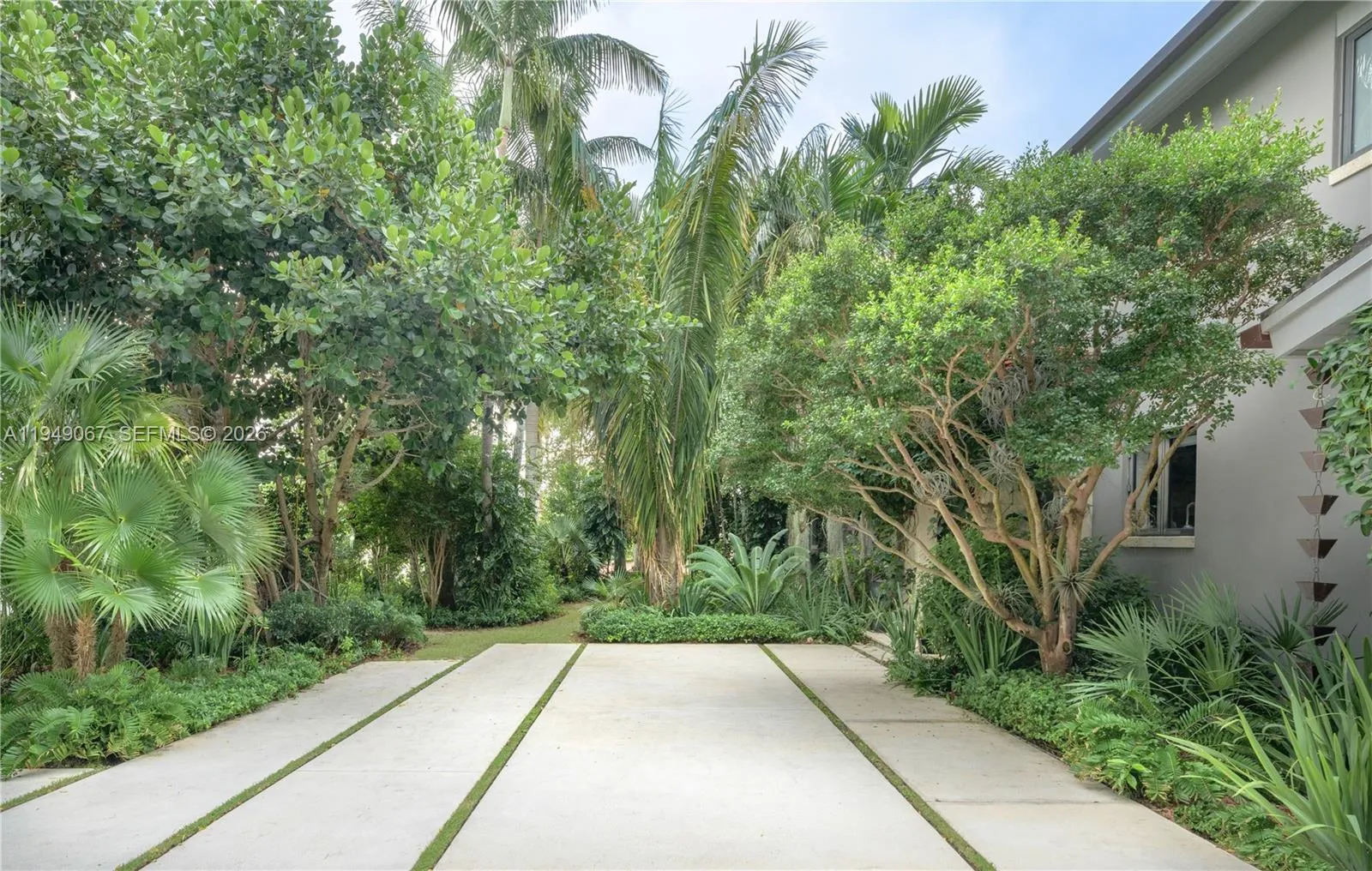 6840 Sunrise Pl, Coral Gables FL 33133