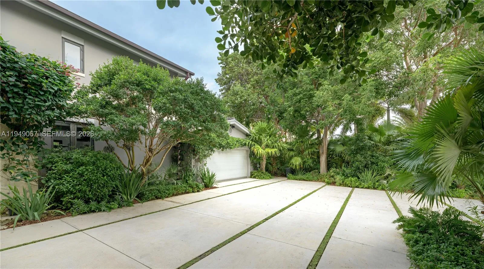 6840 Sunrise Pl, Coral Gables FL 33133