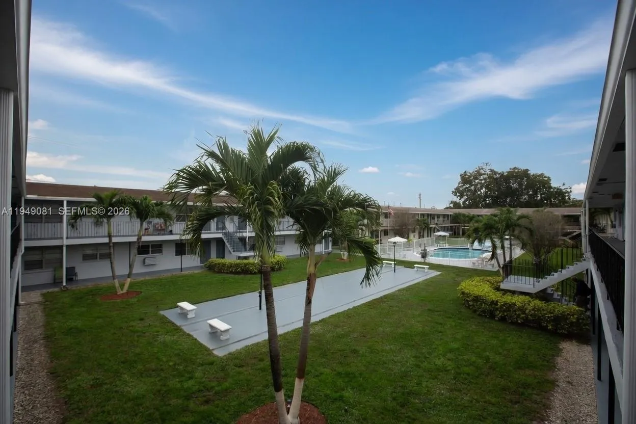 7401 Pines Blvd # 222, Pembroke Pines FL 33024