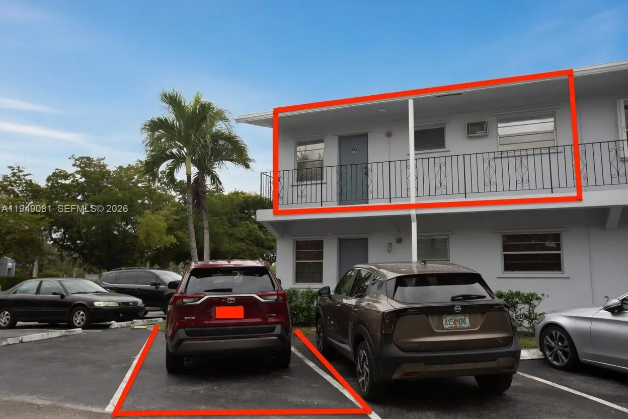 7401 Pines Blvd # 222, Pembroke Pines FL 33024