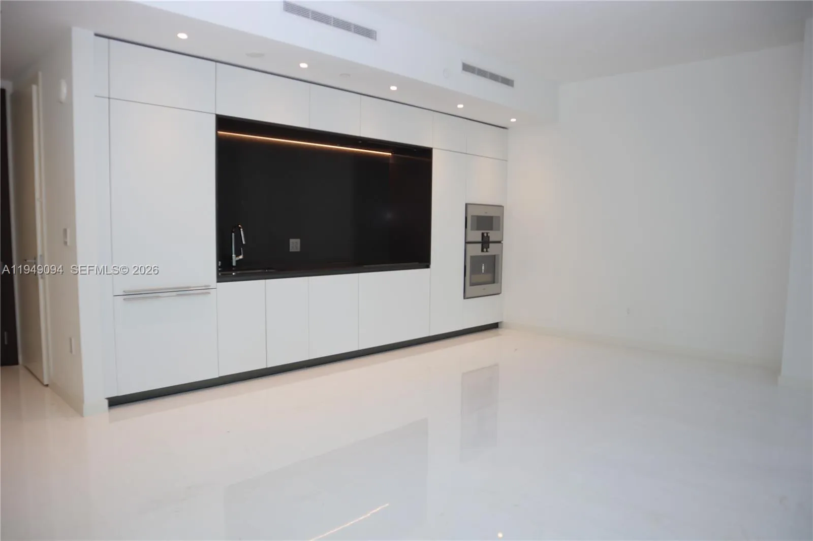 300 Biscayne Blvd Way # 2308, Miami FL 33131