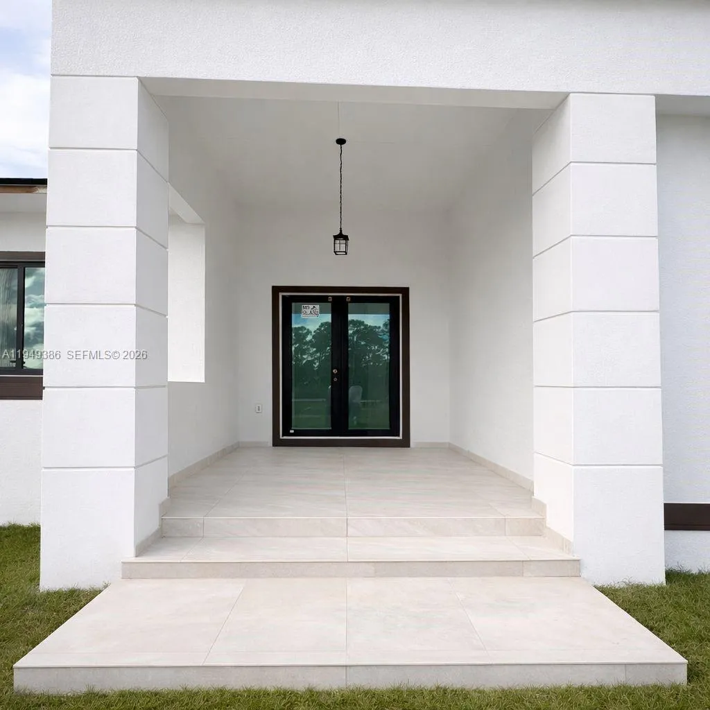 3985 Everglades Blvd N, Naples FL 34120