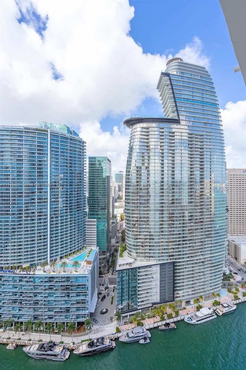 1 bedroom 1 bath for sale at 465 Brickell Ave # 4006, Miami FL 33131