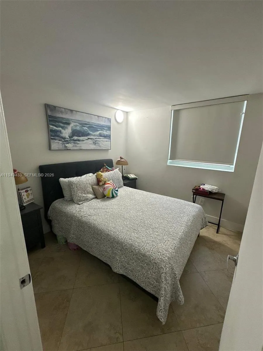 5880 Collins Ave # 705, Miami Beach FL 33140