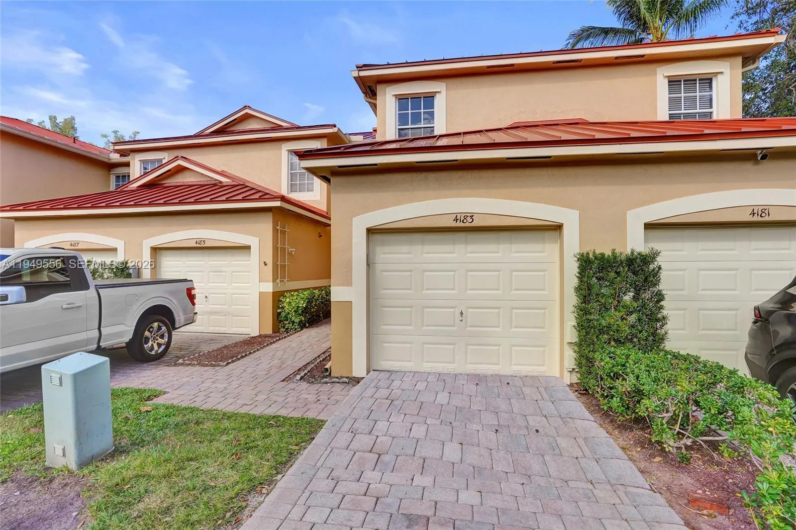 4183 Crystal Lake Dr, Deerfield Beach FL 33064