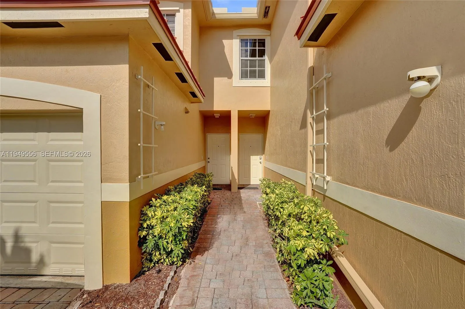 4183 Crystal Lake Dr, Deerfield Beach FL 33064