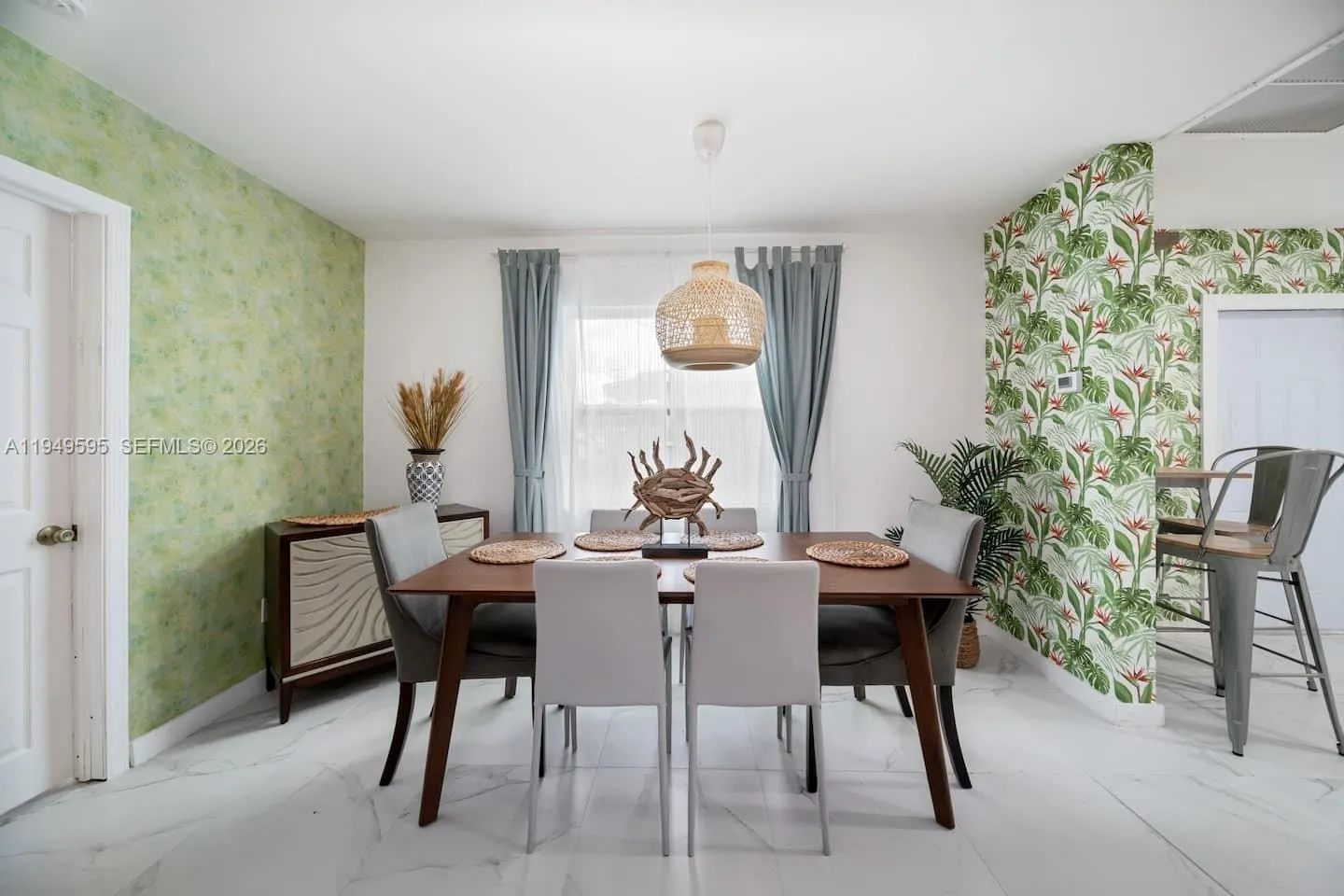 810 NW 21st Ct, Miami FL 33125