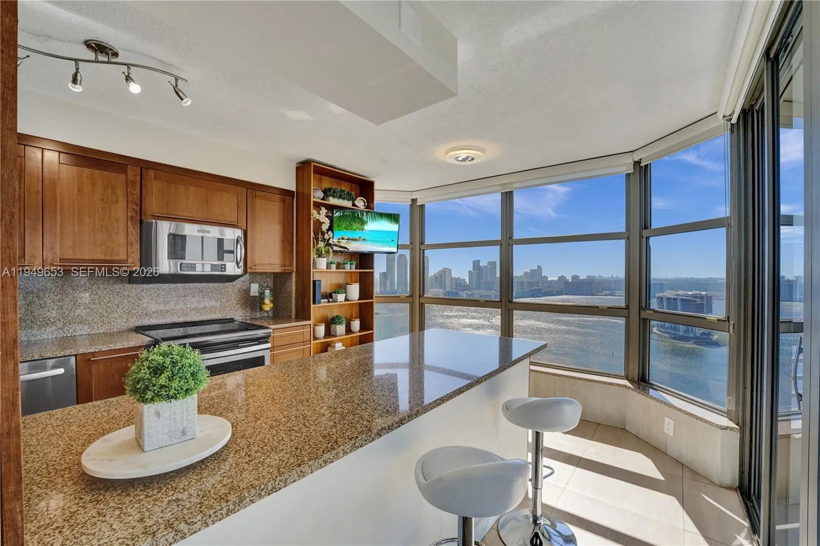 3 bedroom 3 bath for sale at 3500 Mystic Pointe Dr # 3601, Aventura FL 33180
