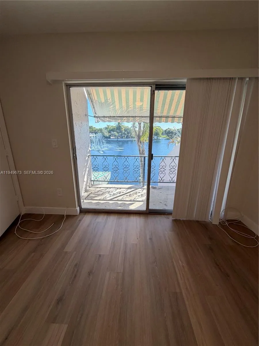 7216 Jacaranda Ln, Miami Lakes FL 33014