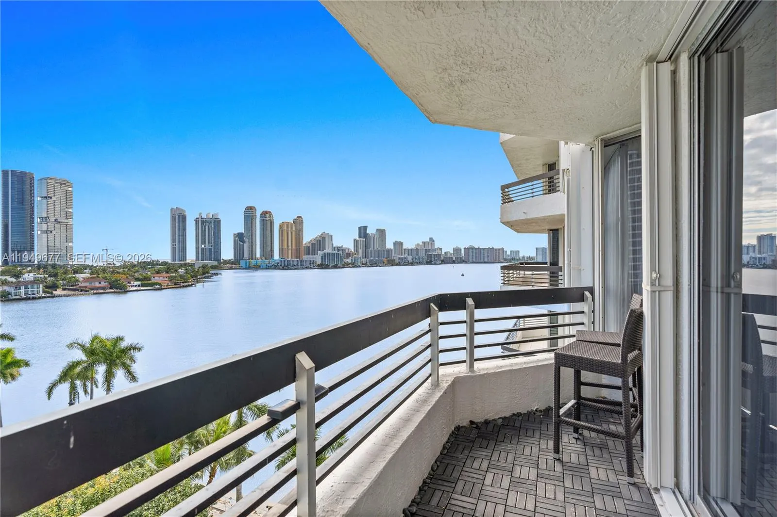 3600 Mystic Pointe Dr # 1017, Aventura FL 33180