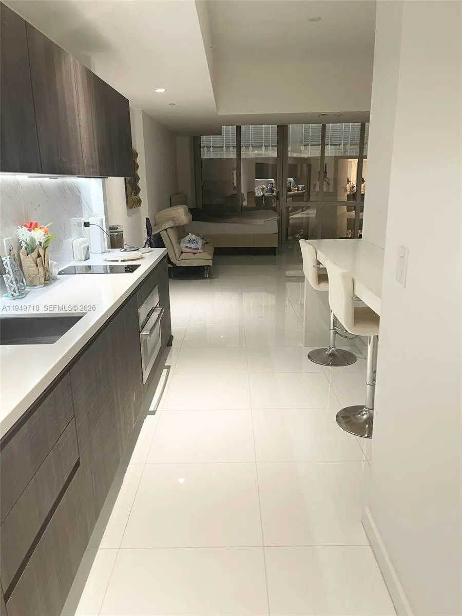 851 NE 1st Ave # 305, Miami FL 33132