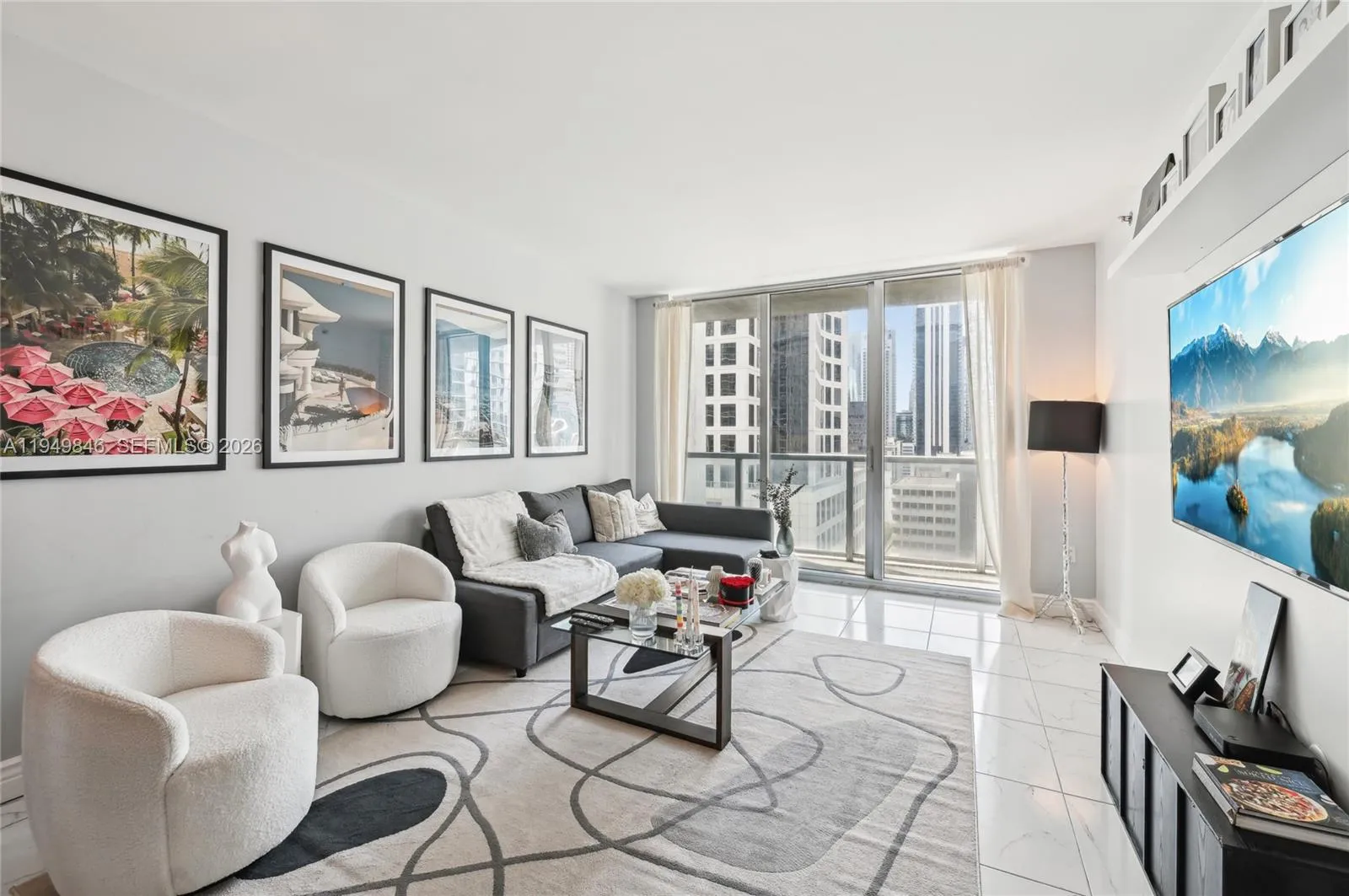 1 bedroom 1 bath for sale at 55 SE 6th St # 1608, Miami FL 33131