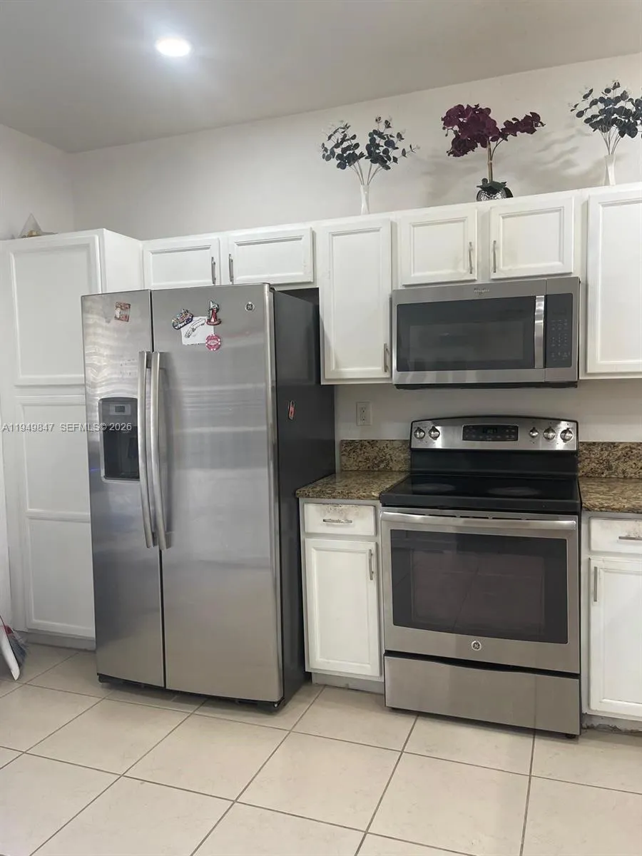 9421 SW 171st Pl, Miami FL 33196