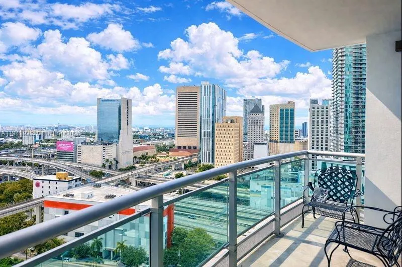 1 bedroom 1 bath for sale at 350 S Miami Ave # 2215, Miami FL 33130