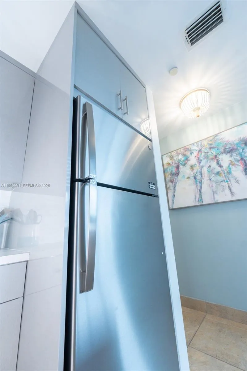 5445 Collins Ave, Miami Beach FL 33140