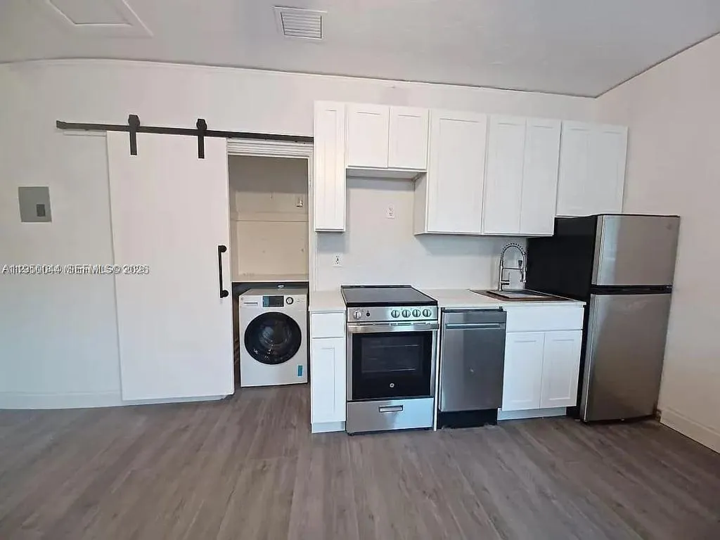 for sale at 2822 Pine Tree Dr, Miami Beach FL 33140