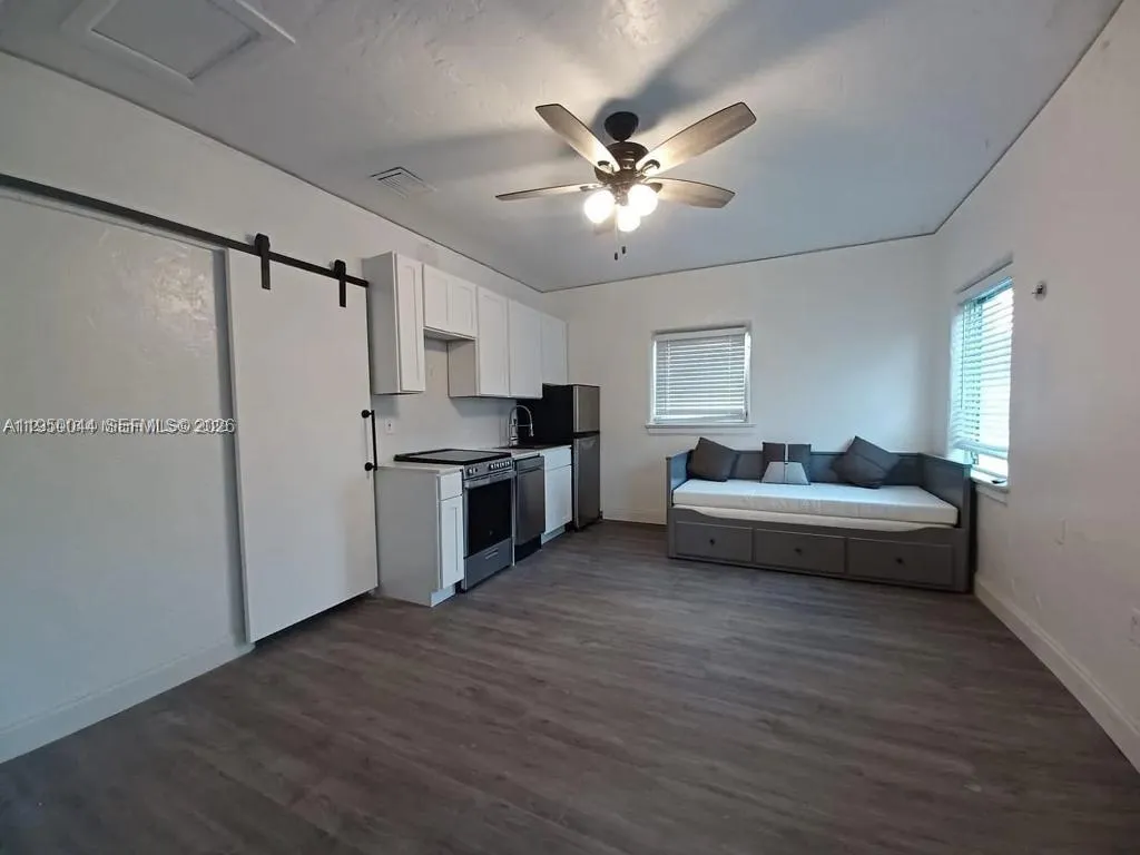2822 Pine Tree Dr, Miami Beach FL 33140