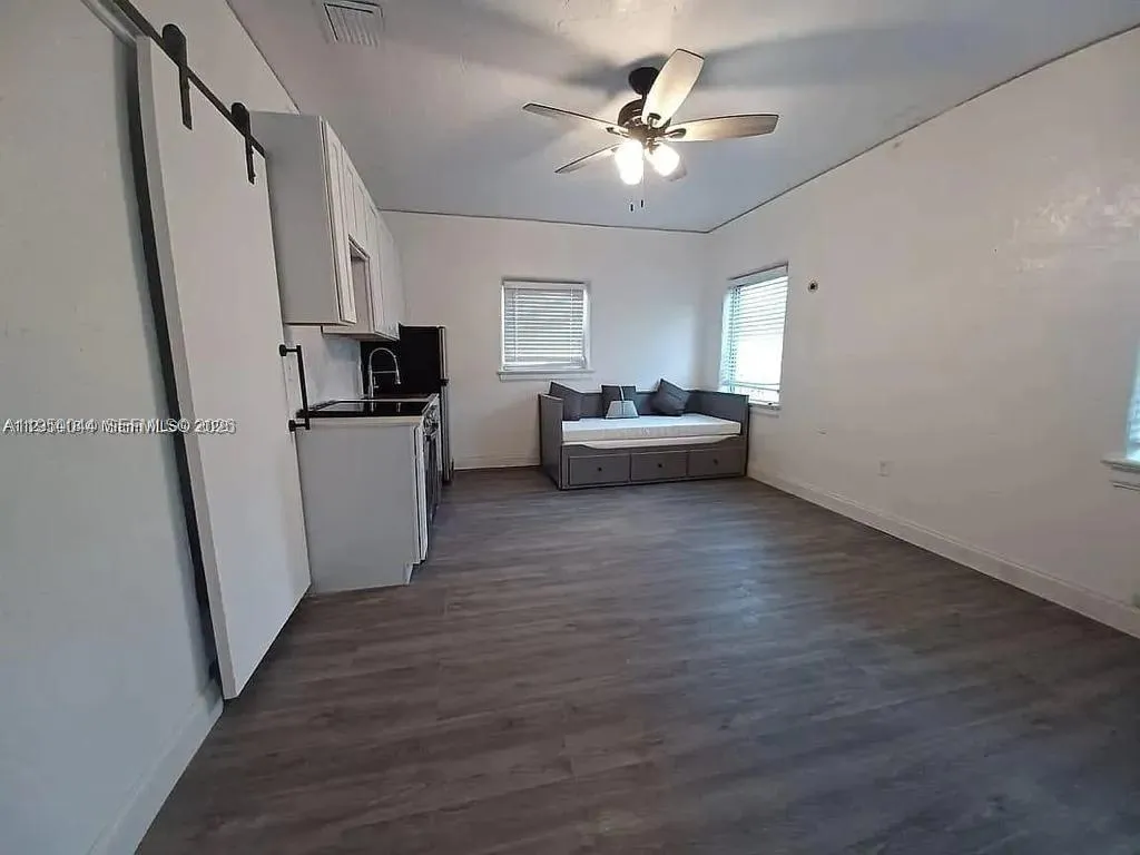 2822 Pine Tree Dr, Miami Beach FL 33140