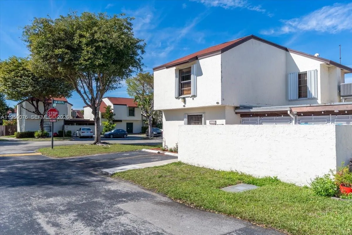 10133 NW 5th Ter # 6, Miami FL 33172