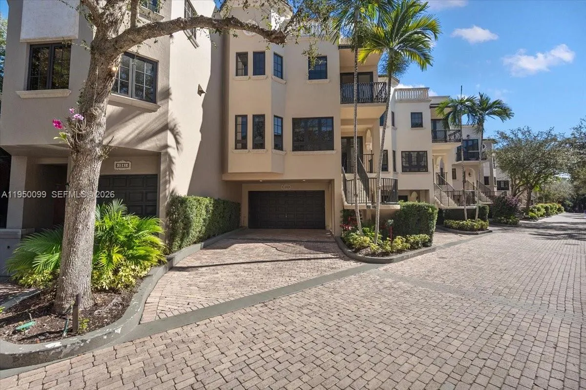 4 bedroom 4 bath for sale at 3471 Main Hwy # 1240, Miami FL 33133