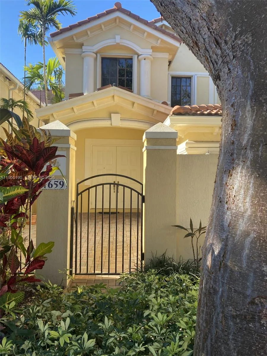 1659 Passion Vine Cir # 4, Weston FL 33326