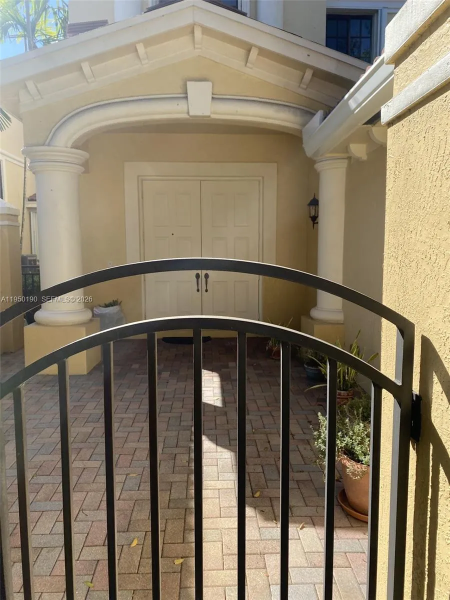 1659 Passion Vine Cir # 4, Weston FL 33326