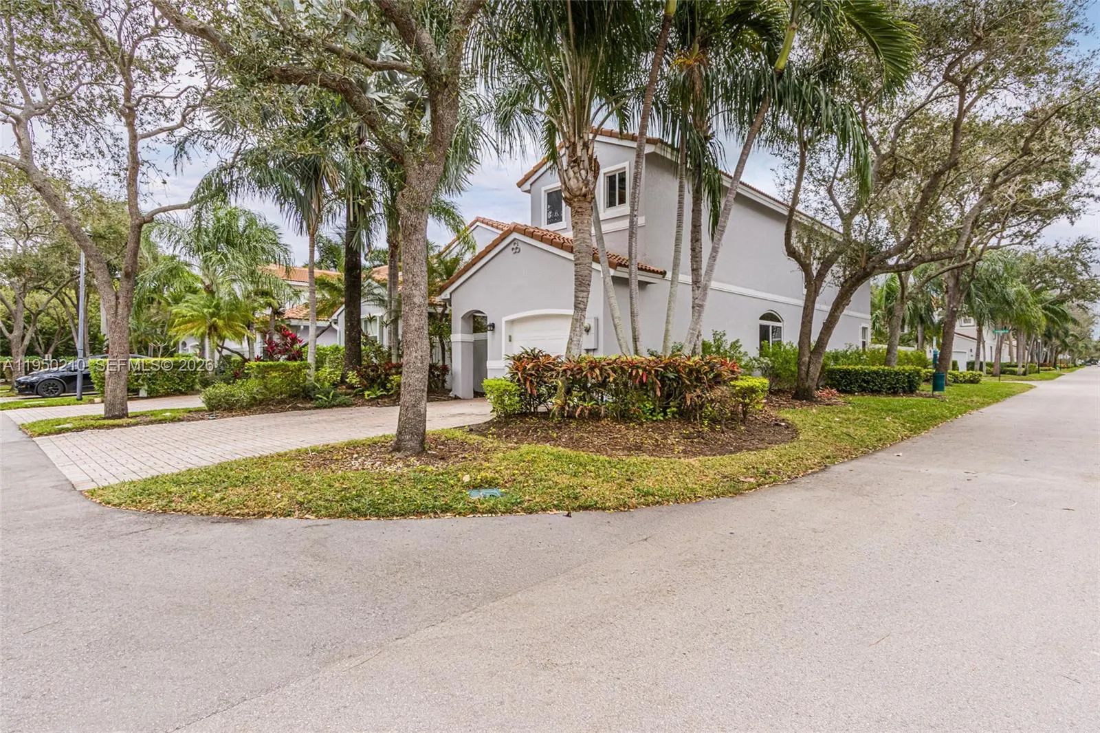 1140 Canella Ln, Hollywood FL 33019