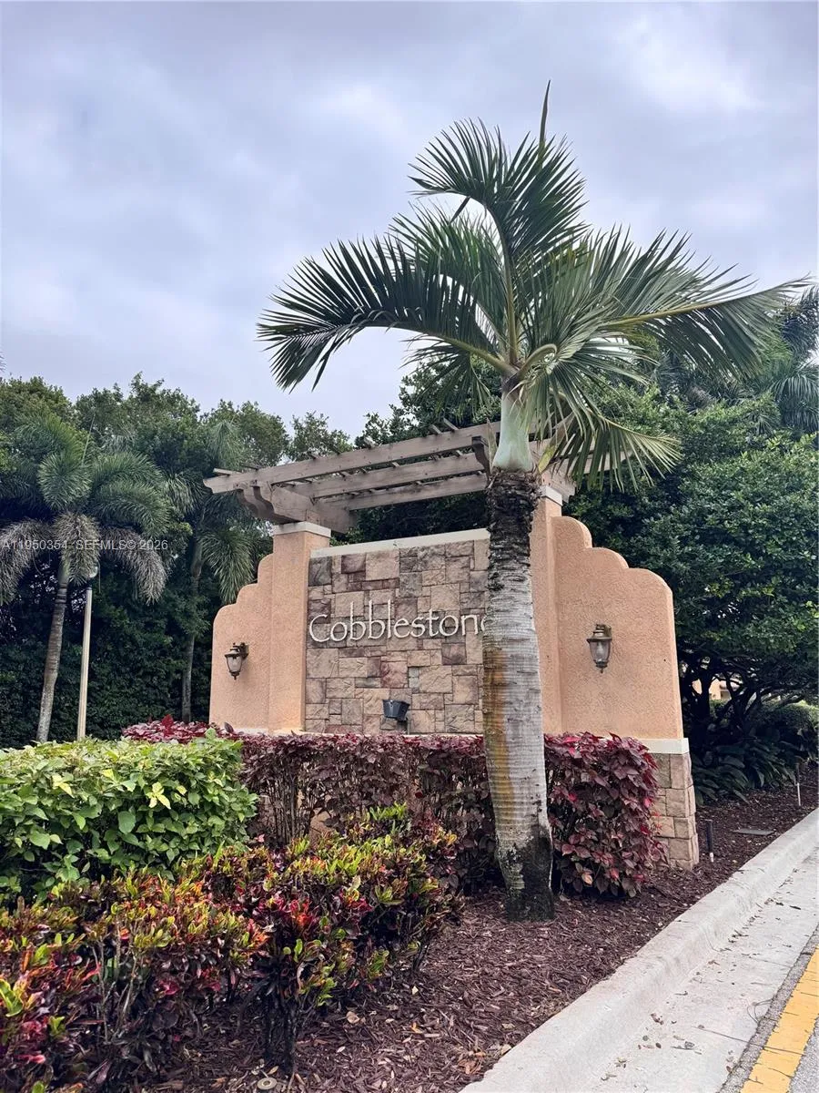3 bedroom 3 bath for sale at 14613 SW 13th St, Pembroke Pines FL 33027