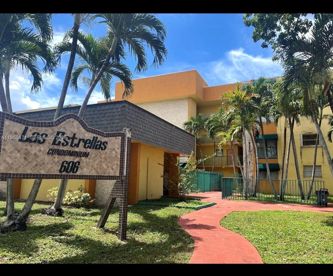 1 bedroom 1 bath for sale at 606 W 81st St # 210, Hialeah FL 33014