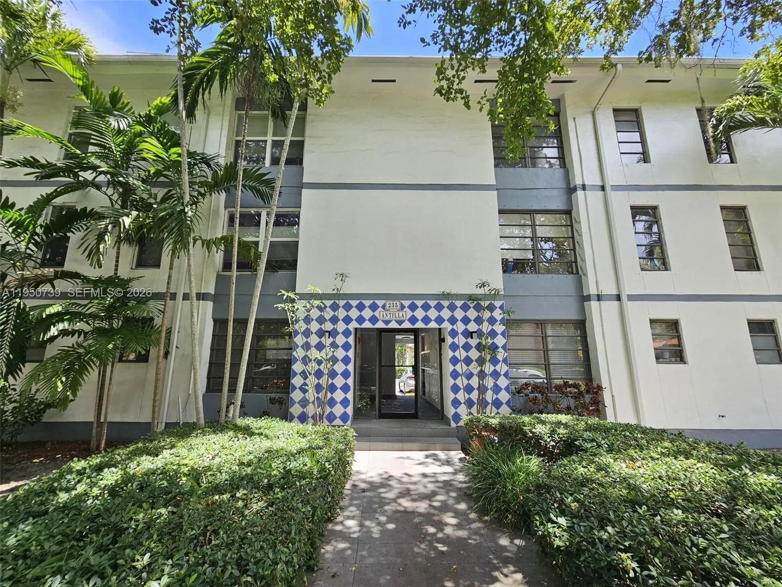2 bedroom 2 bath for sale at 235 Antilla Ave # 4, Coral Gables FL 33134