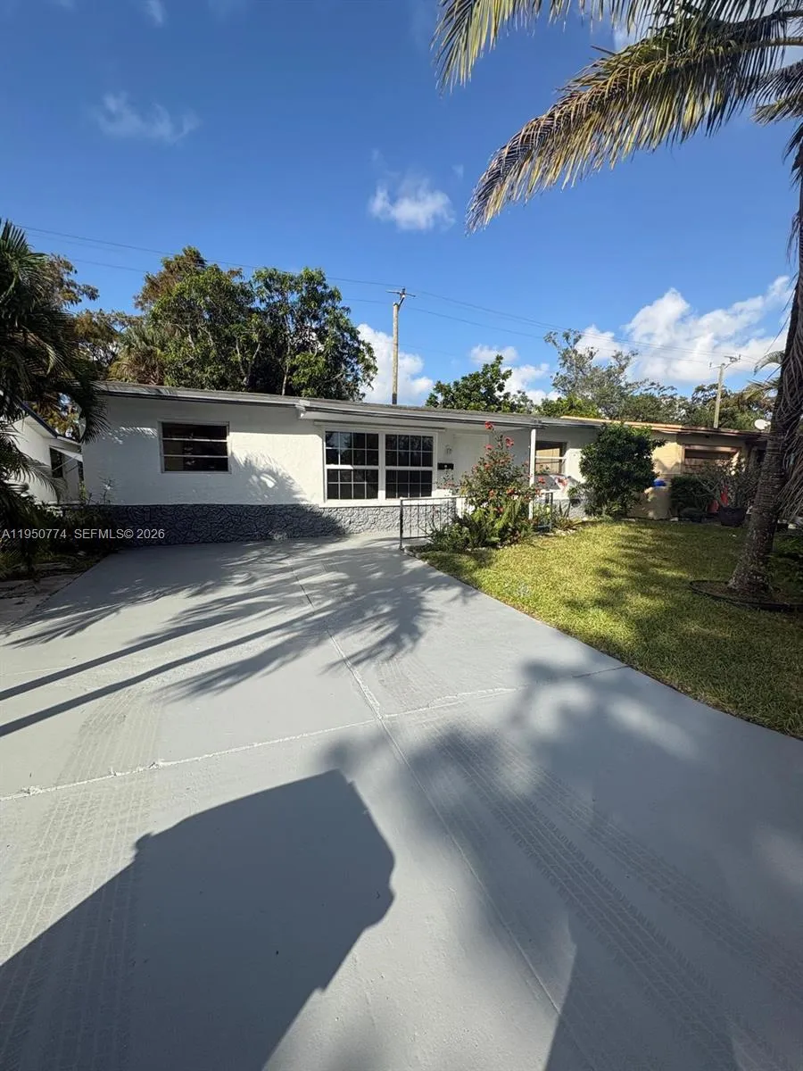 6311 SW 8th St, North Lauderdale FL 33068