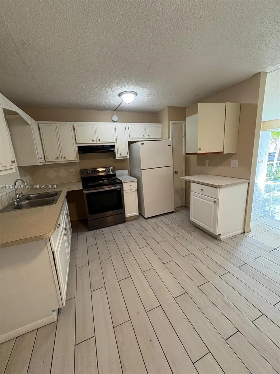 6311 SW 8th St, North Lauderdale FL 33068