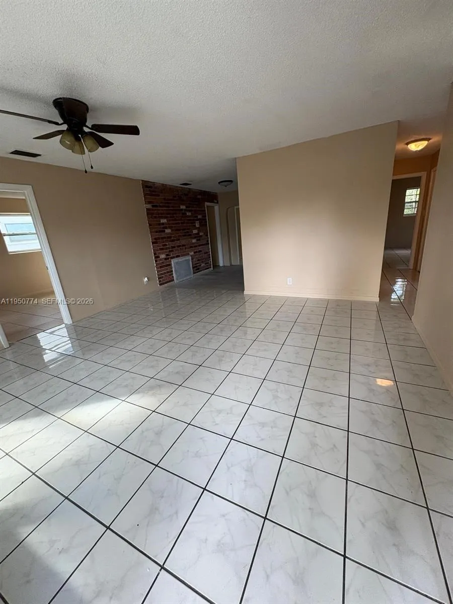 6311 SW 8th St, North Lauderdale FL 33068