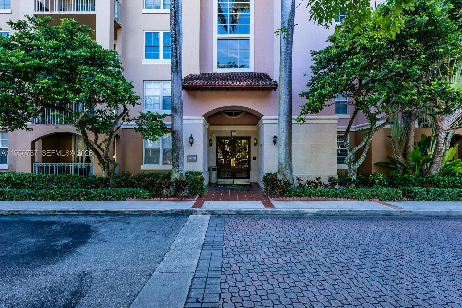2 bedroom 2 bath for sale at 19801 E Country Club Dr # 4501, Aventura FL 33180