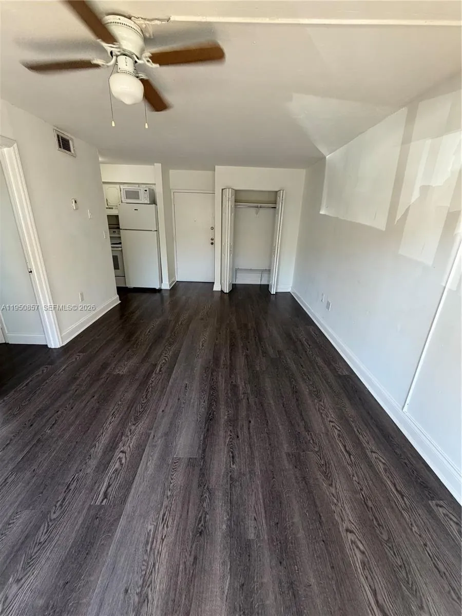 5199 NW 7th St # 111, Miami FL 33126