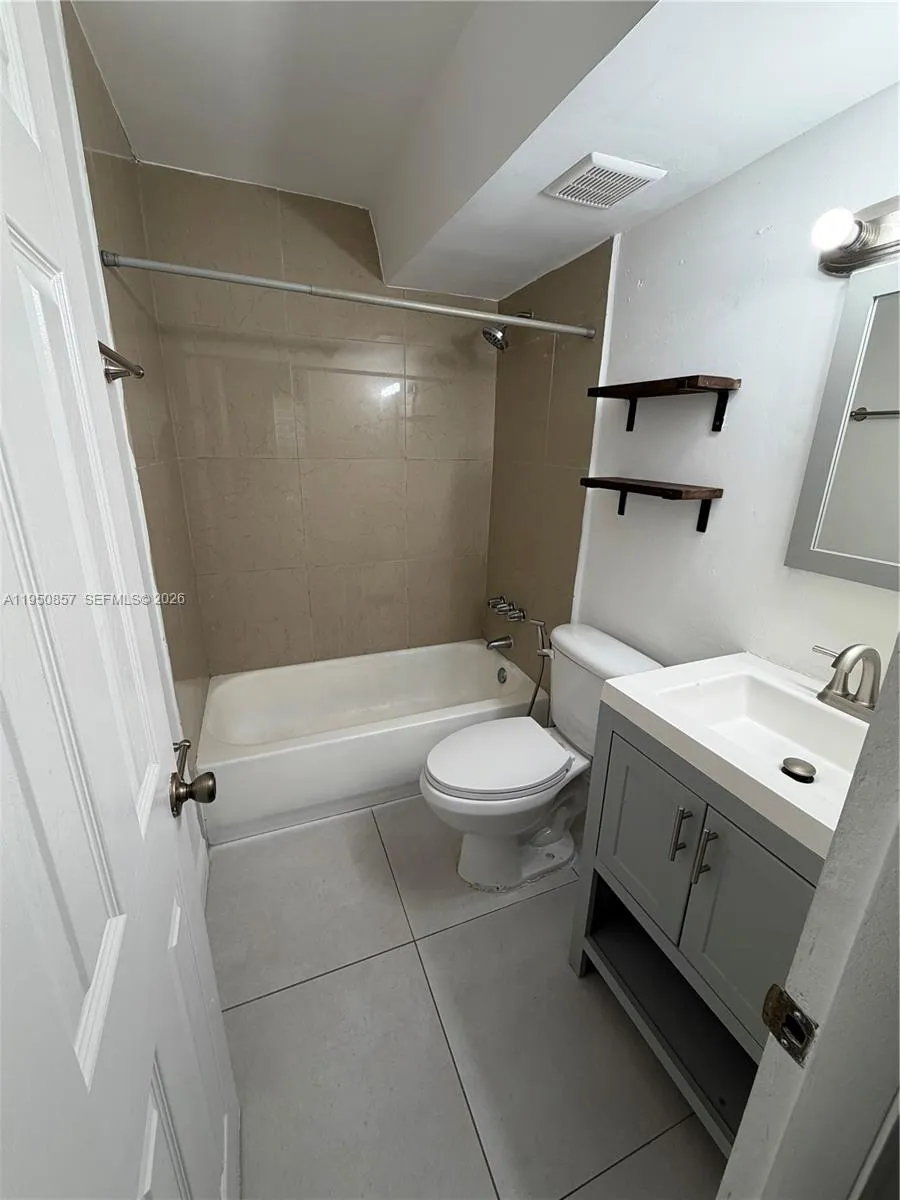 5199 NW 7th St # 111, Miami FL 33126