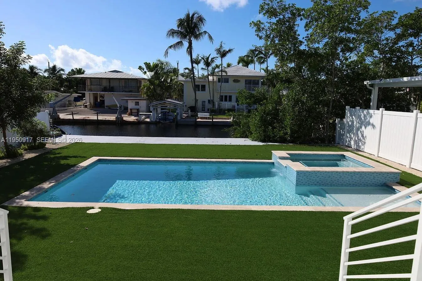 115 Azalea St, Tavernier FL 33070