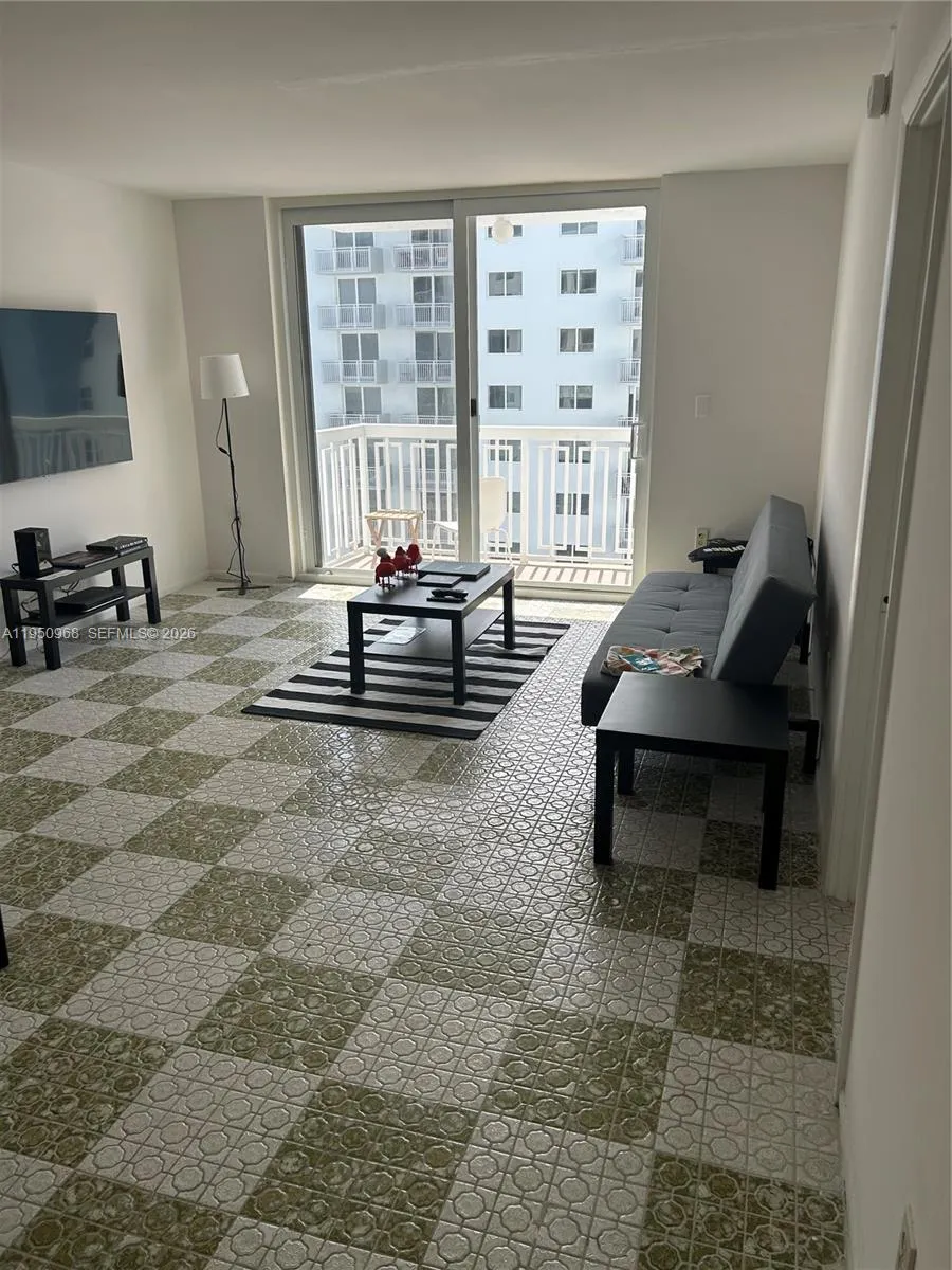 1 bedroom 1 bath for sale at 401 Ocean Dr # 810, Miami Beach FL 33139
