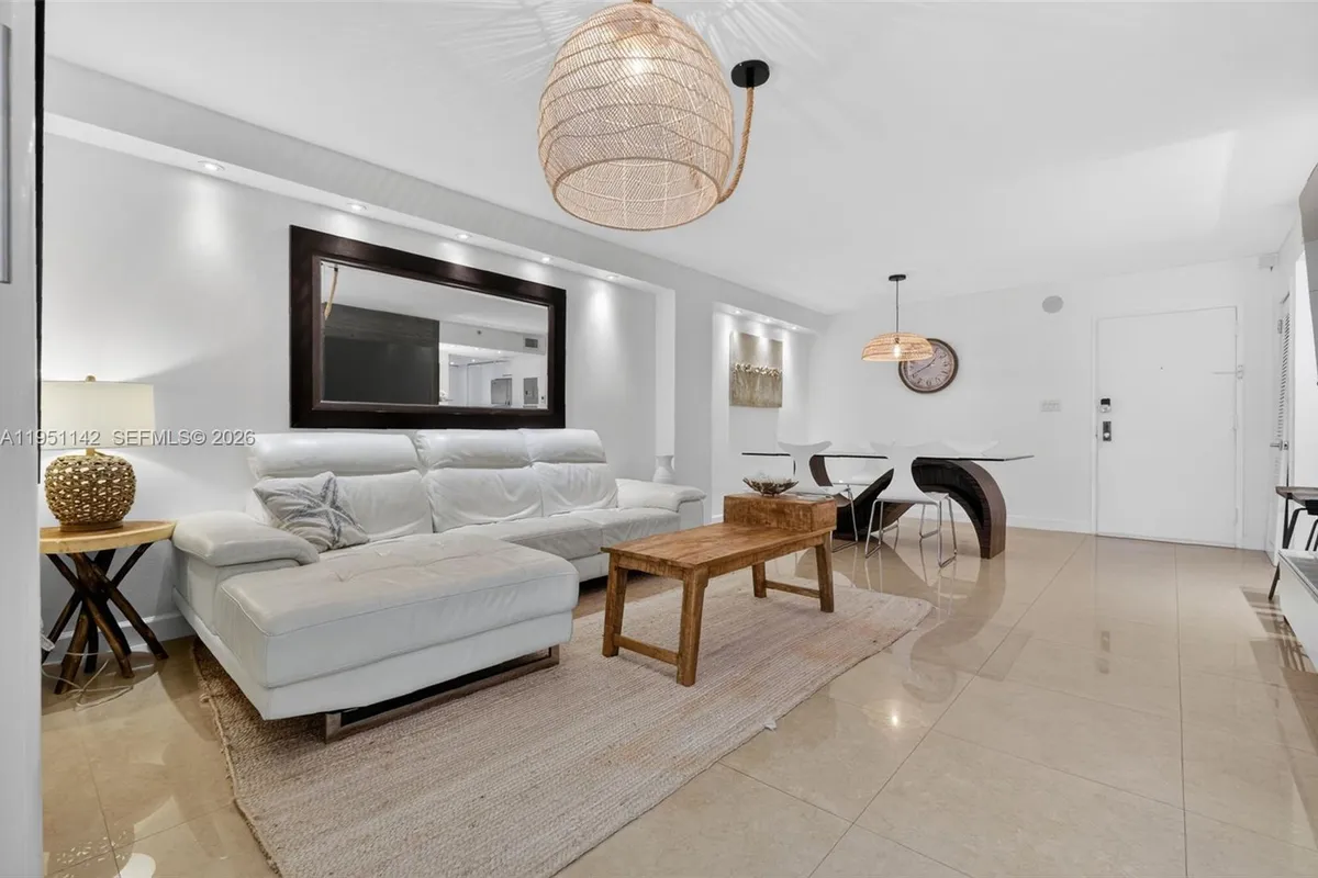 2401 Collins Ave # 1110, Miami Beach FL 33140