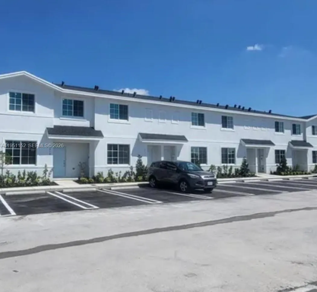 3 bedroom 3 bath for sale at 1054 NW 6 Terr # 1054, Florida City FL 33034