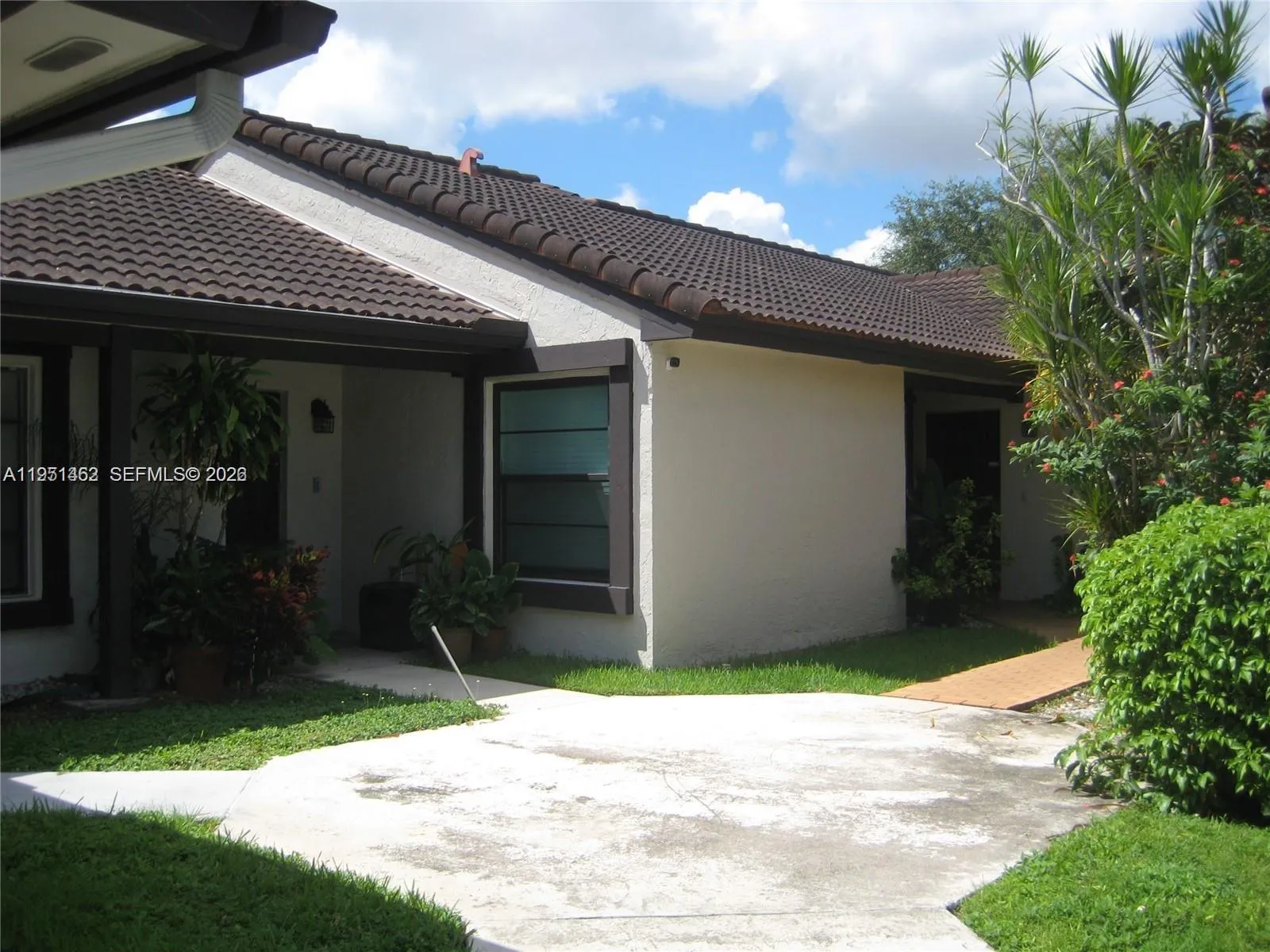 3 bedroom 2 bath for sale at 4850 SW 149th Ct # 15F, Miami FL 33185