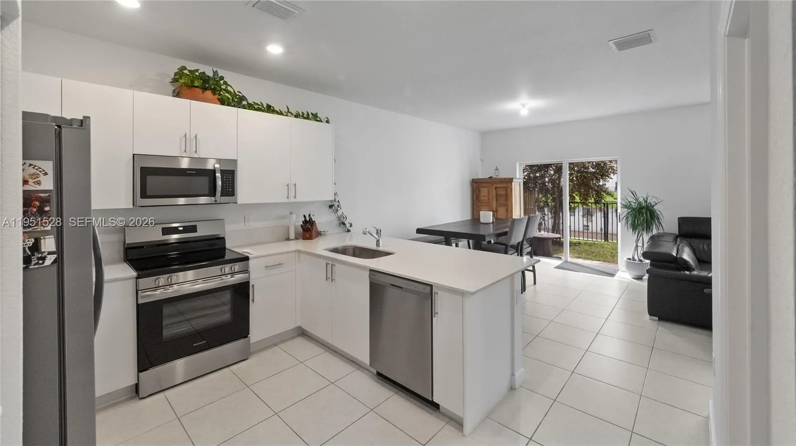 5544 NW 27th Pl, Lauderhill FL 33313