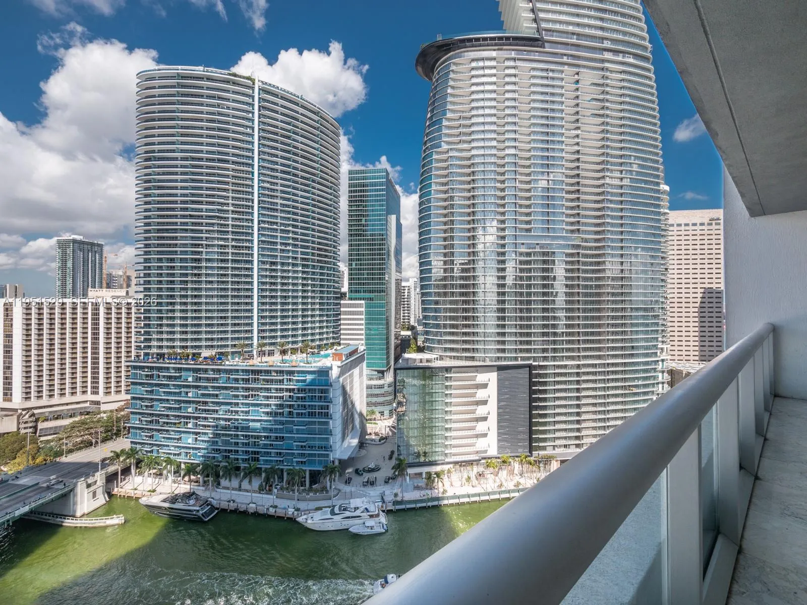 1 bedroom 1 bath for sale at 465 Brickell Ave # 2304, Miami FL 33131
