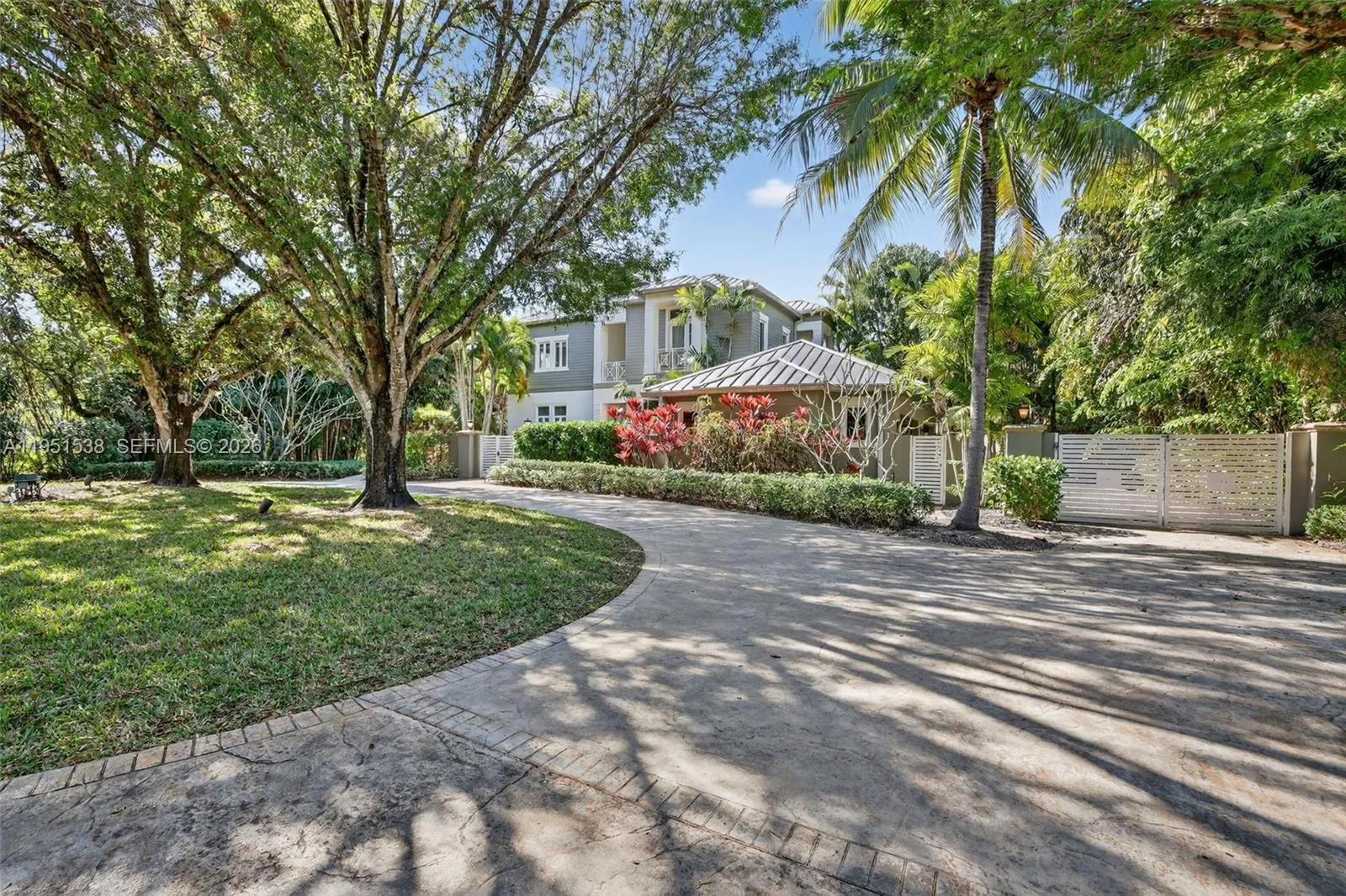 101 Holly Ln, Plantation FL 33317
