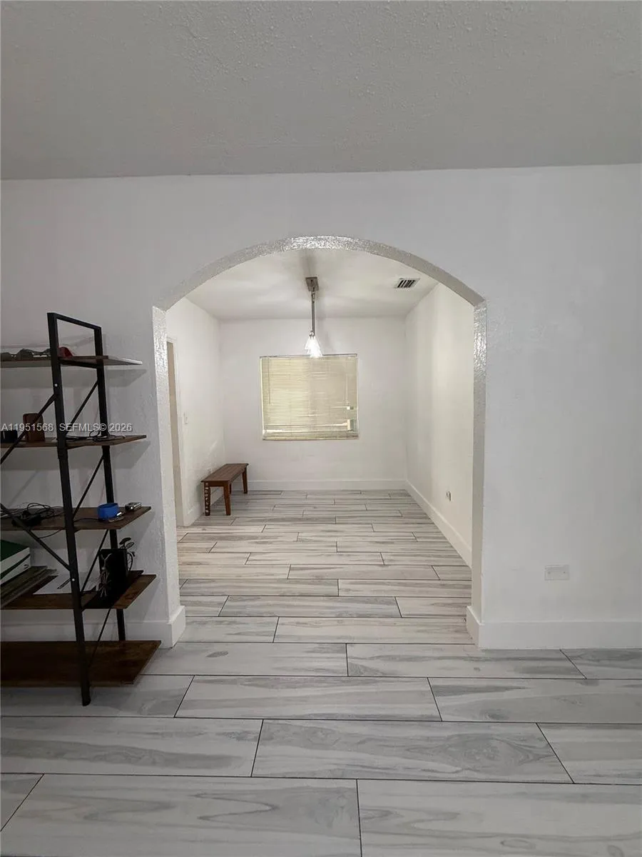1085 NW 48th St, Miami FL 33127