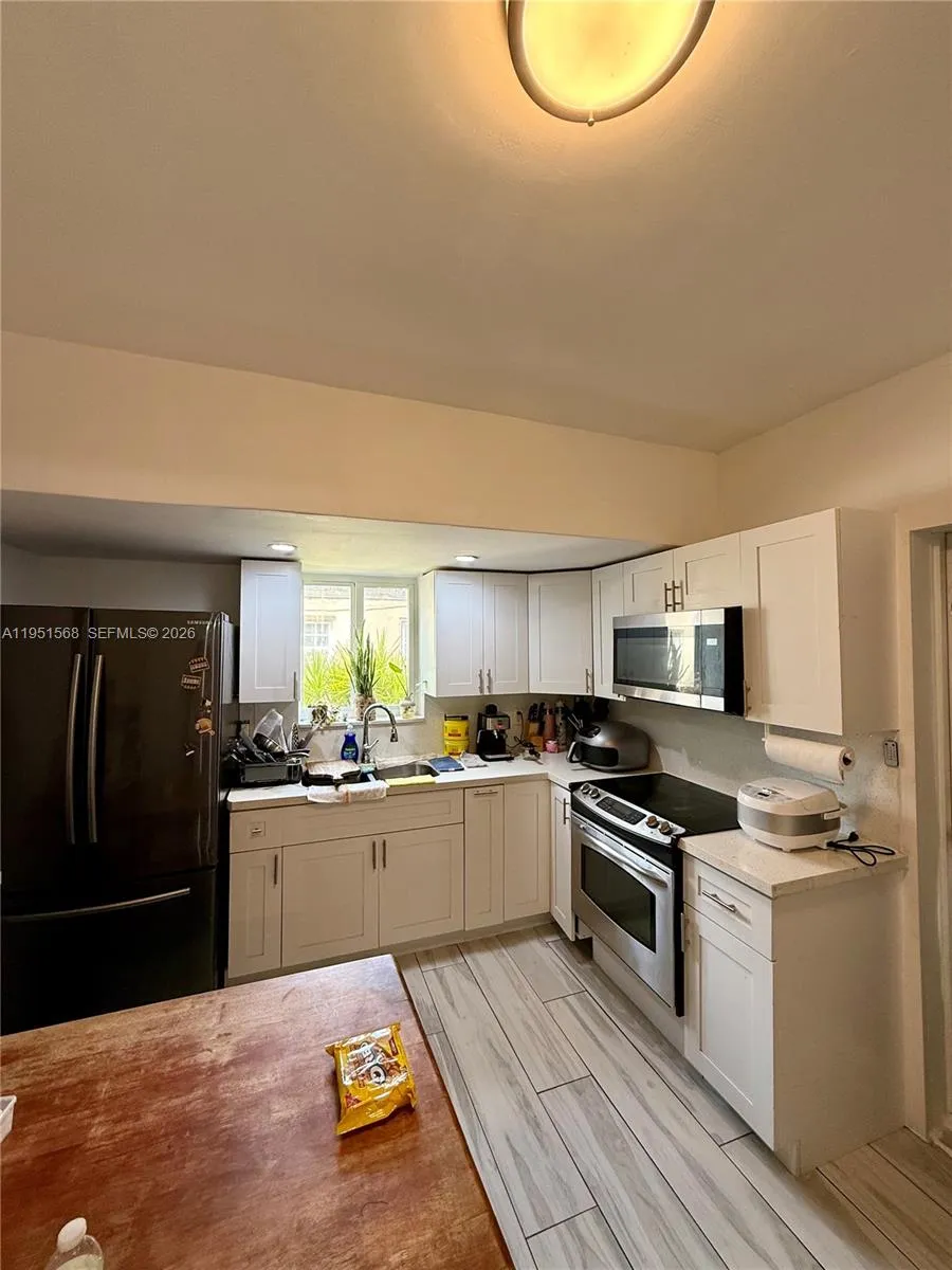 1085 NW 48th St, Miami FL 33127